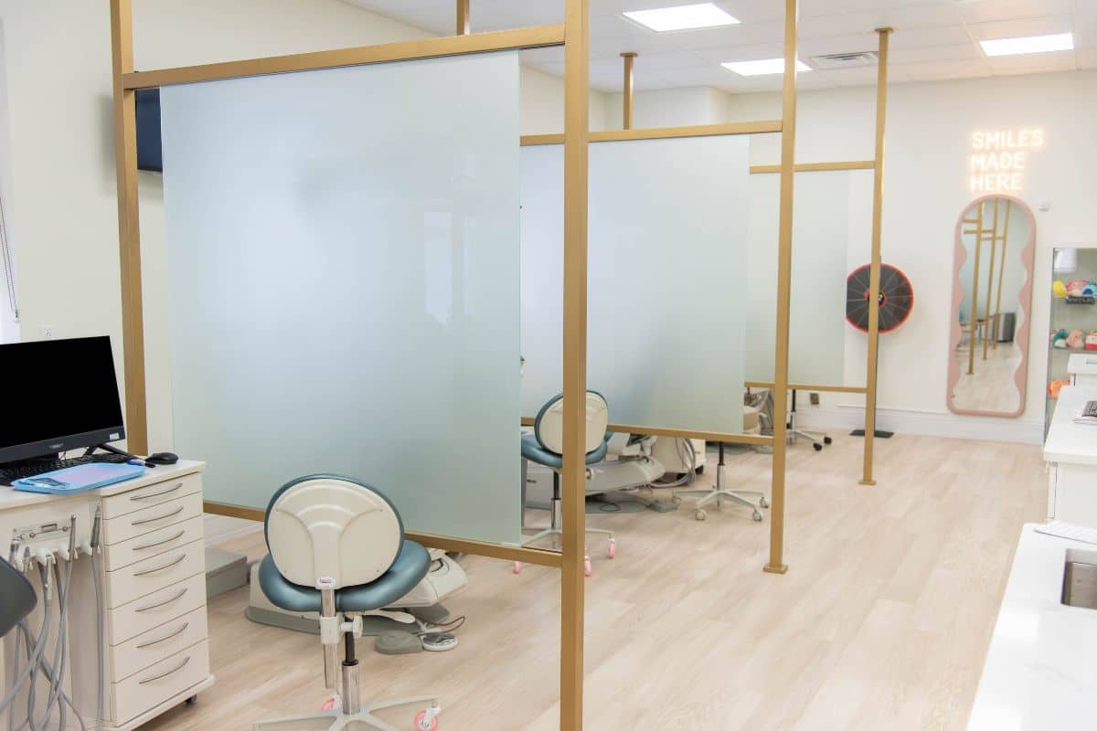 Hidden-smiles-melville-office-photos-golden-room-separators Hidden smiles melville office golden room separators